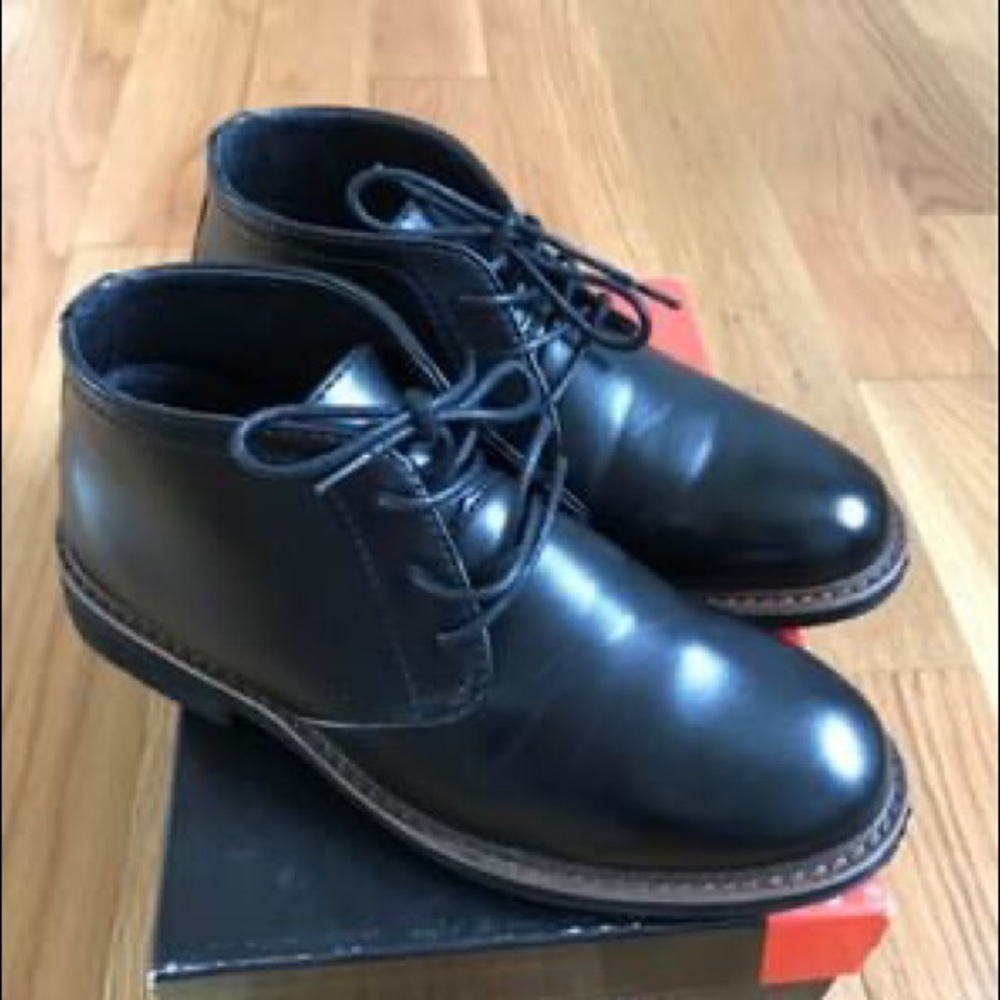 Deer Stags boys dress shoes black like new size Y2